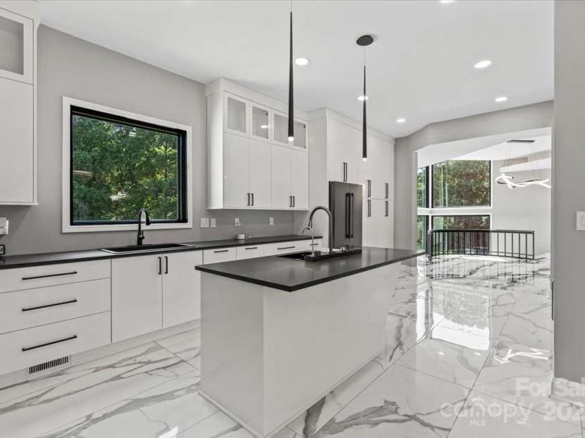 4129 Carnoustie Lane, Charlotte, NC 28210.  MLS# CAR4278123, YatesRealty ID 13572. 