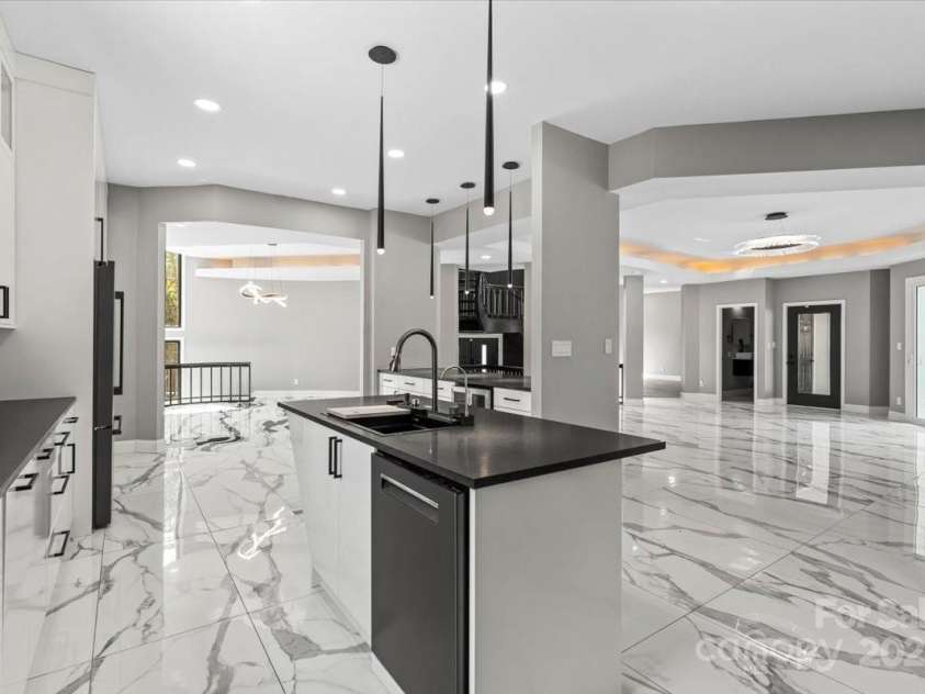 4129 Carnoustie Lane, Charlotte, NC 28210.  MLS# CAR4278123, YatesRealty ID 13572. 