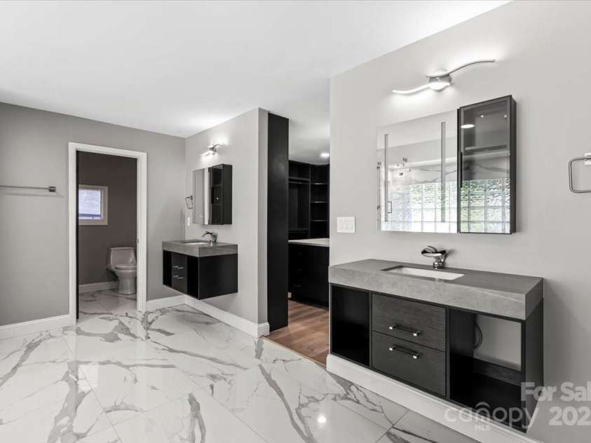 4129 Carnoustie Lane, Charlotte, NC 28210.  MLS# CAR4278123, YatesRealty ID 13572. 