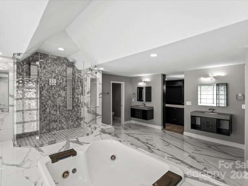 4129 Carnoustie Lane, Charlotte, NC 28210.  MLS# CAR4278123, YatesRealty ID 13572. 