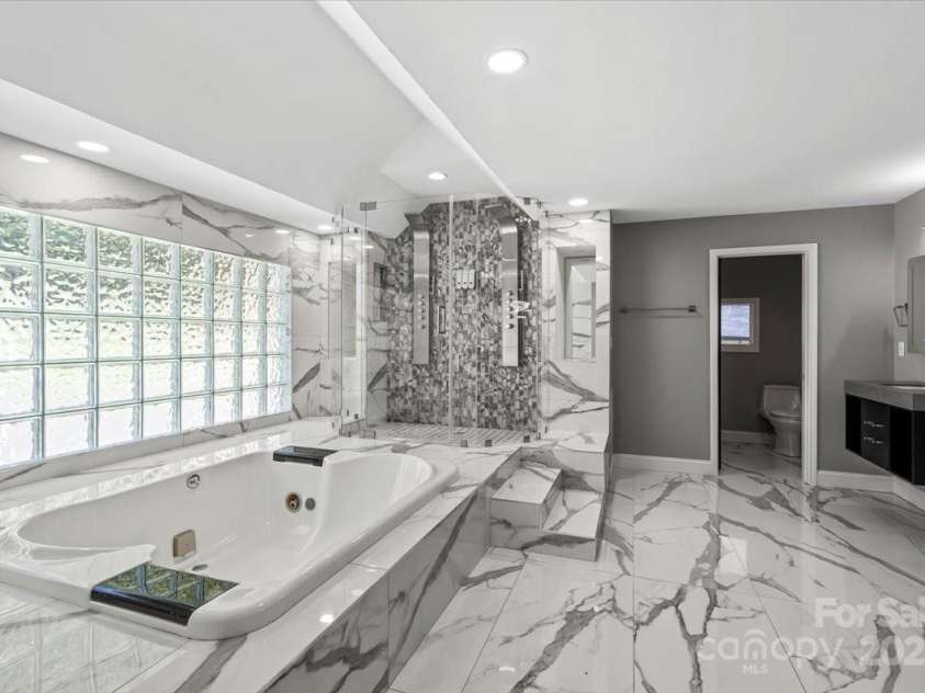 4129 Carnoustie Lane, Charlotte, NC 28210.  MLS# CAR4278123, YatesRealty ID 13572. 