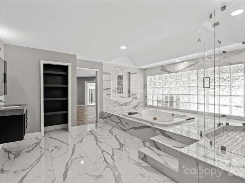 4129 Carnoustie Lane, Charlotte, NC 28210.  MLS# CAR4278123, YatesRealty ID 13572. 