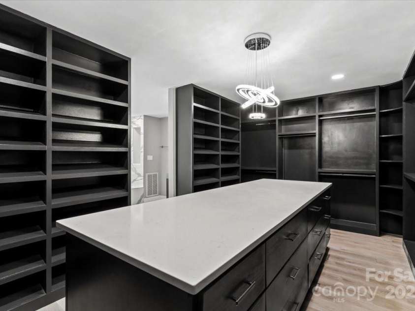 4129 Carnoustie Lane, Charlotte, NC 28210.  MLS# CAR4278123, YatesRealty ID 13572. 