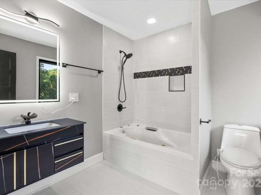 4129 Carnoustie Lane, Charlotte, NC 28210.  MLS# CAR4278123, YatesRealty ID 13572. 