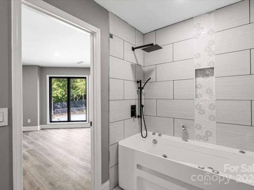 4129 Carnoustie Lane, Charlotte, NC 28210.  MLS# CAR4278123, YatesRealty ID 13572. 