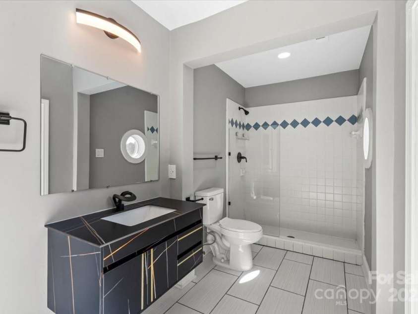 4129 Carnoustie Lane, Charlotte, NC 28210.  MLS# CAR4278123, YatesRealty ID 13572. 