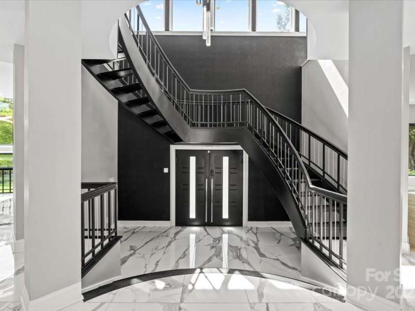 4129 Carnoustie Lane, Charlotte, NC 28210.  MLS# CAR4278123, YatesRealty ID 13572. Contemporary-style Entry