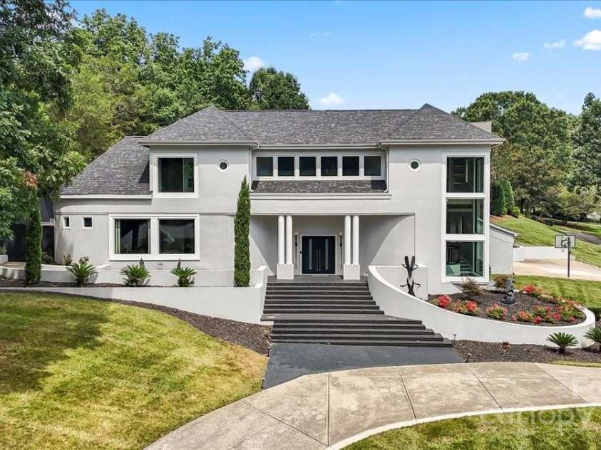 4129 Carnoustie Lane, Charlotte, NC 28210.  MLS# CAR4278123, YatesRealty ID 13572. Welcome Home!