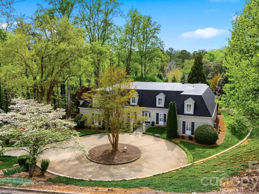 935 19th Avenue, Hickory, NC 28601.  MLS# CAR4368331, YatesRealty ID 13572. 