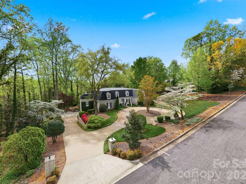935 19th Avenue, Hickory, NC 28601.  MLS# CAR4368331, YatesRealty ID 13572. 