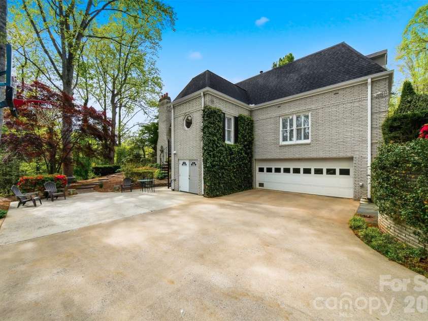 935 19th Avenue, Hickory, NC 28601.  MLS# CAR4368331, YatesRealty ID 13572. 