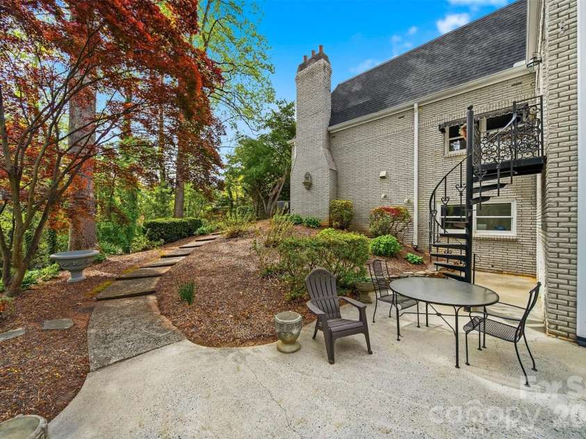 935 19th Avenue, Hickory, NC 28601.  MLS# CAR4368331, YatesRealty ID 13572. 