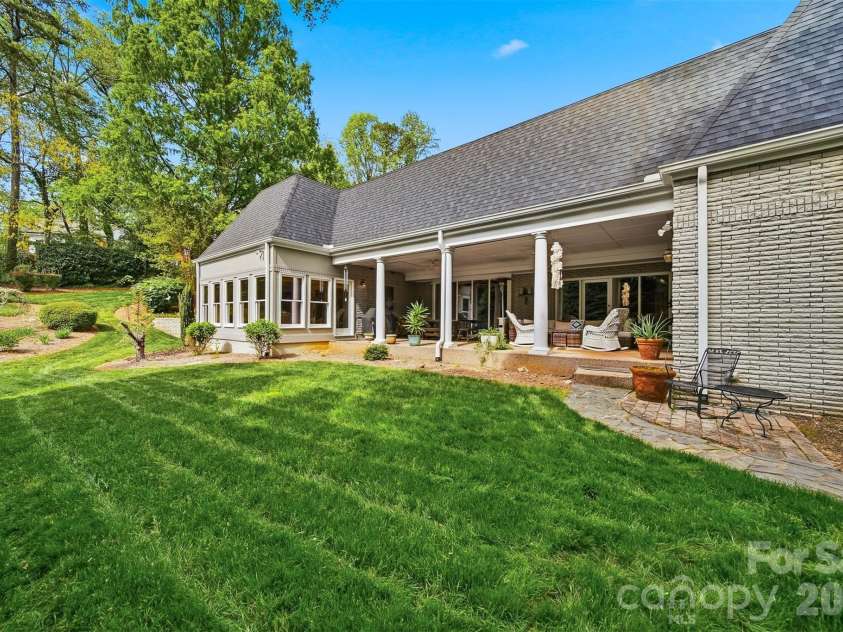 935 19th Avenue, Hickory, NC 28601.  MLS# CAR4368331, YatesRealty ID 13572. 