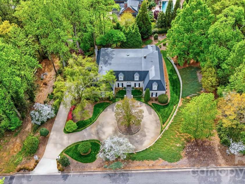 935 19th Avenue, Hickory, NC 28601.  MLS# CAR4368331, YatesRealty ID 13572. 
