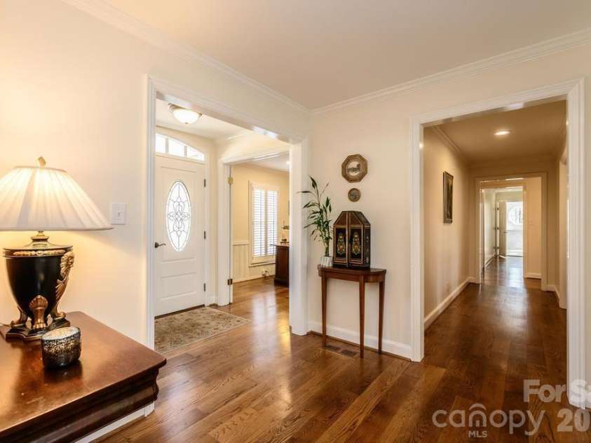 935 19th Avenue, Hickory, NC 28601.  MLS# CAR4368331, YatesRealty ID 13572. 