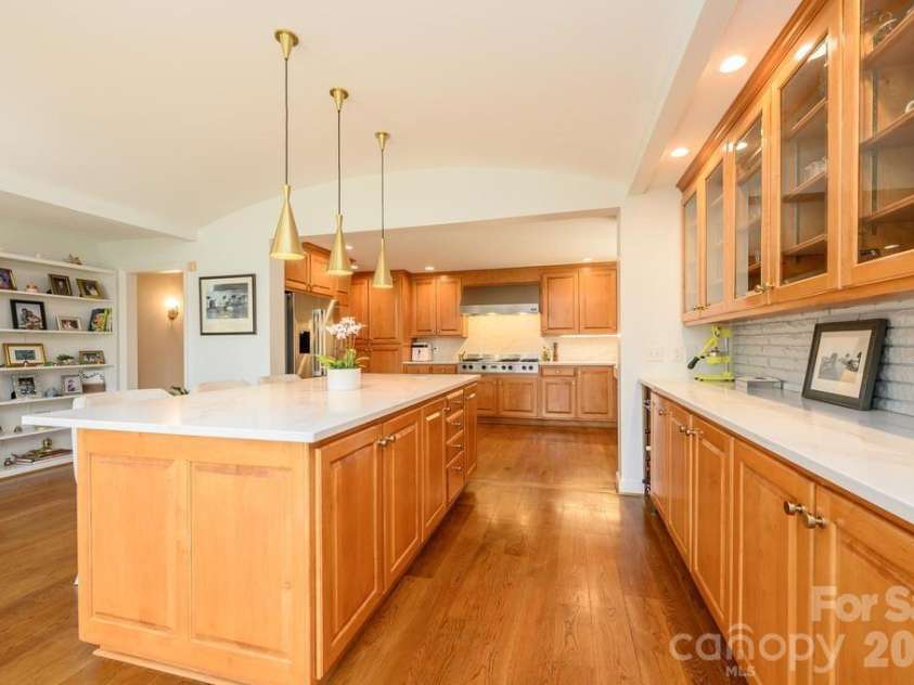 935 19th Avenue, Hickory, NC 28601.  MLS# CAR4368331, YatesRealty ID 13572. 