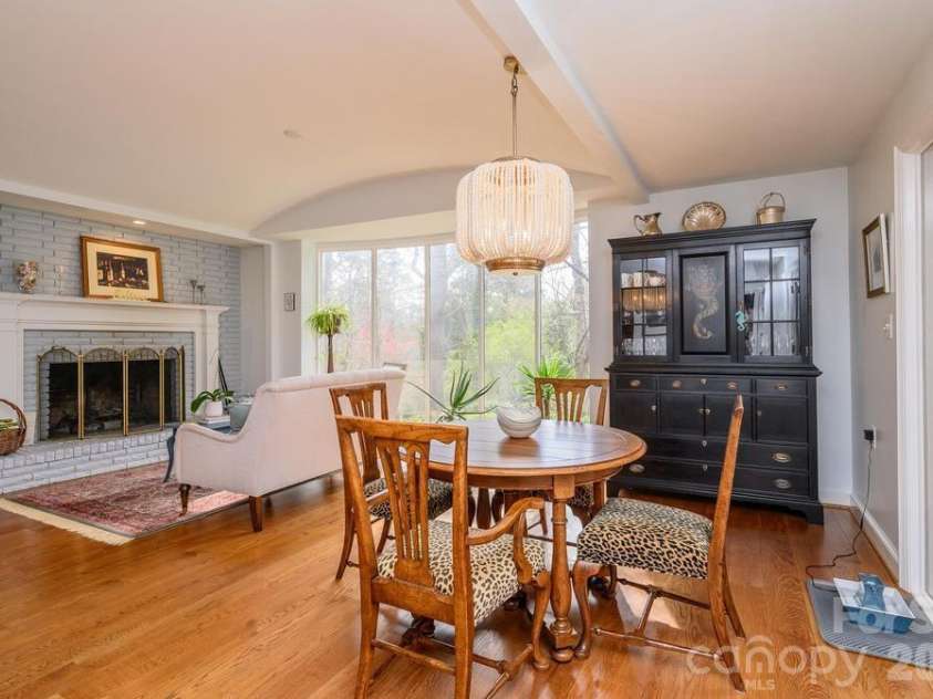 935 19th Avenue, Hickory, NC 28601.  MLS# CAR4368331, YatesRealty ID 13572. 