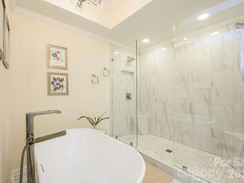 935 19th Avenue, Hickory, NC 28601.  MLS# CAR4368331, YatesRealty ID 13572. 