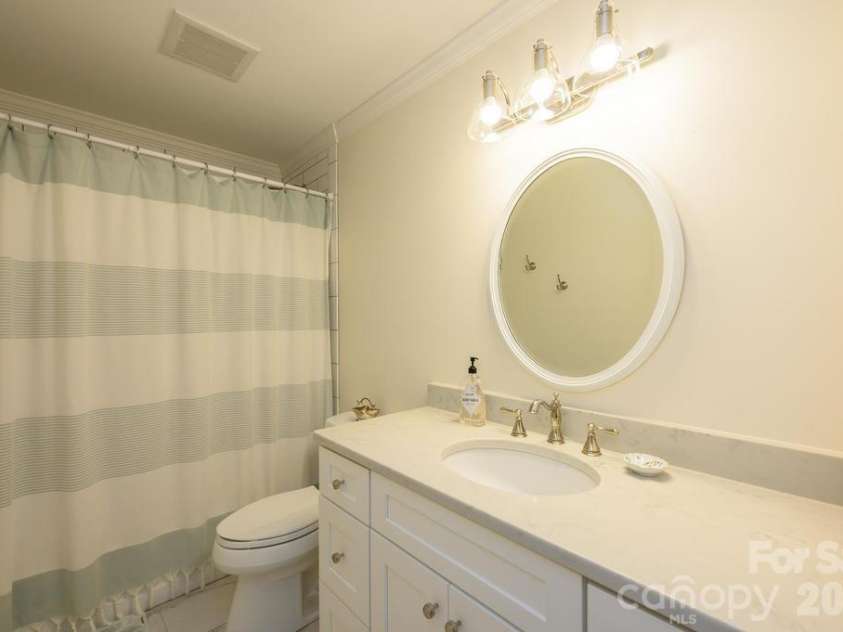 935 19th Avenue, Hickory, NC 28601.  MLS# CAR4368331, YatesRealty ID 13572. 