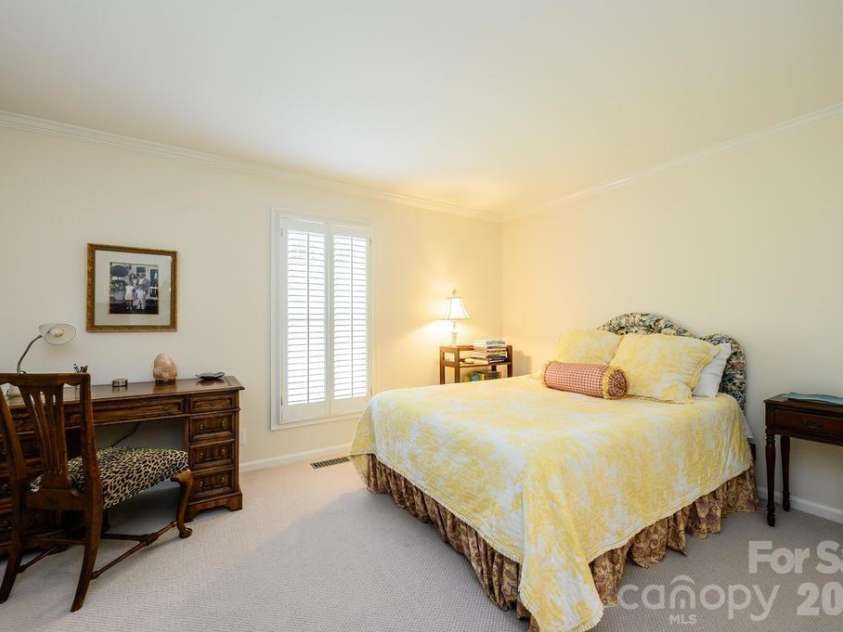 935 19th Avenue, Hickory, NC 28601.  MLS# CAR4368331, YatesRealty ID 13572. 