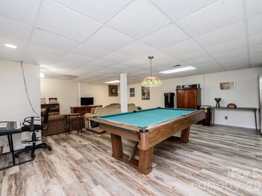 935 19th Avenue, Hickory, NC 28601.  MLS# CAR4368331, YatesRealty ID 13572. 