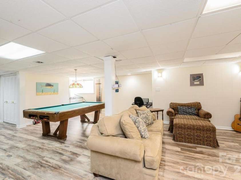 935 19th Avenue, Hickory, NC 28601.  MLS# CAR4368331, YatesRealty ID 13572. 