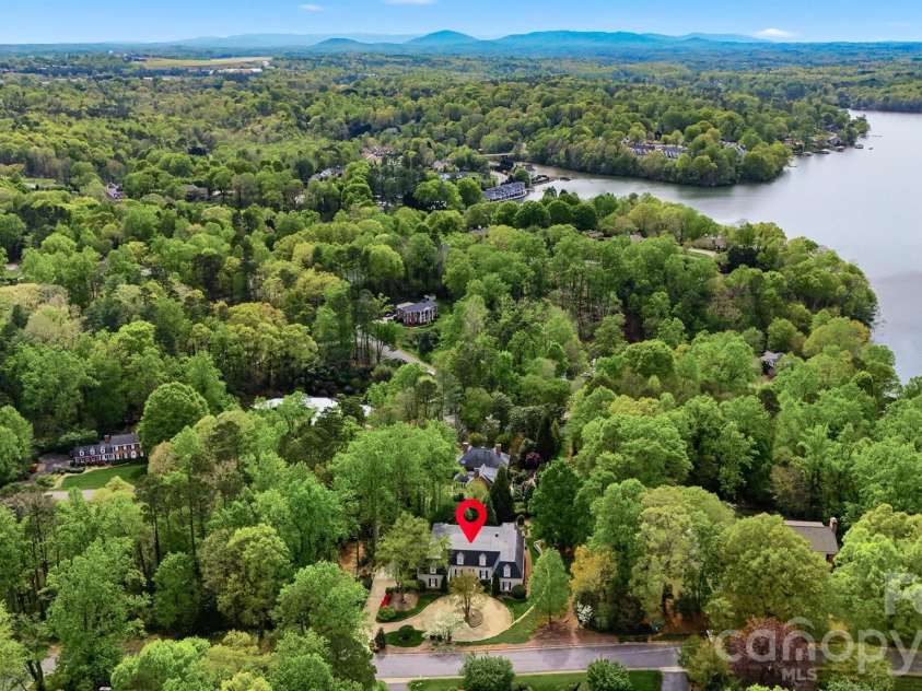 935 19th Avenue, Hickory, NC 28601.  MLS# CAR4368331, YatesRealty ID 13572. 
