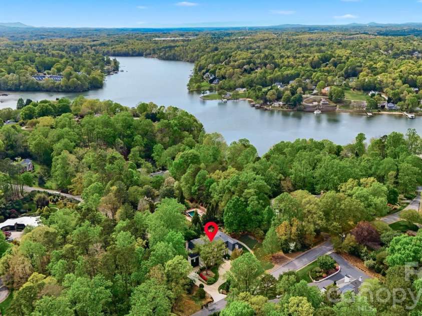 935 19th Avenue, Hickory, NC 28601.  MLS# CAR4368331, YatesRealty ID 13572. 
