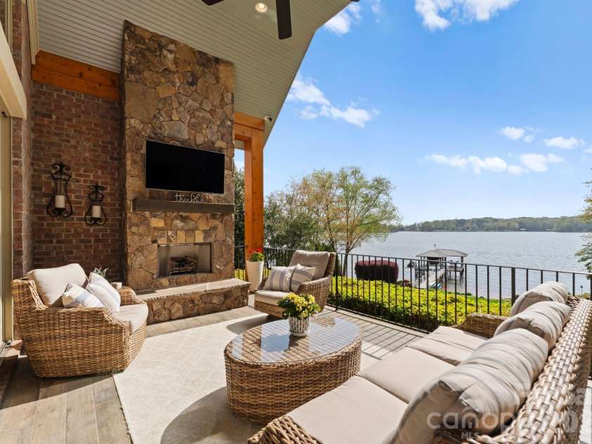 4628 Sierra View Drive, Denver, NC 28037.  MLS# CAR4348961, YatesRealty ID 13575. 