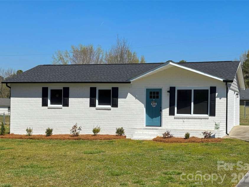 2509 Oxford Circle, Lancaster, SC 29720.  MLS# CAR4324944, YatesRealty ID 13578. 