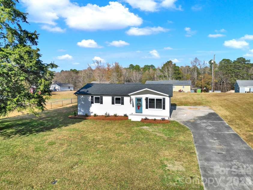 2509 Oxford Circle, Lancaster, SC 29720.  MLS# CAR4324944, YatesRealty ID 13578. 