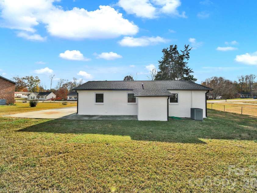 2509 Oxford Circle, Lancaster, SC 29720.  MLS# CAR4324944, YatesRealty ID 13578. 