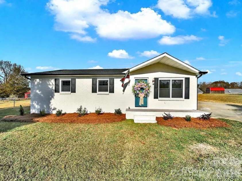 2509 Oxford Circle, Lancaster, SC 29720.  MLS# CAR4324944, YatesRealty ID 13578. 