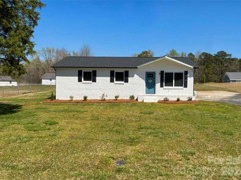 2509 Oxford Circle, Lancaster, SC 29720.  MLS# CAR4324944, YatesRealty ID 13578. 