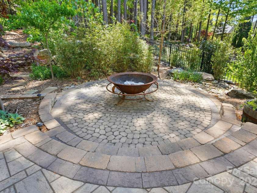 404 Brookridge Drive, Mount Holly, NC 28120.  MLS# CAR4245250, YatesRealty ID 13578. 