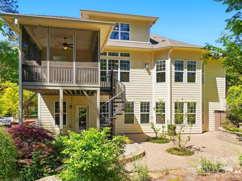 404 Brookridge Drive, Mount Holly, NC 28120.  MLS# CAR4245250, YatesRealty ID 13578. 