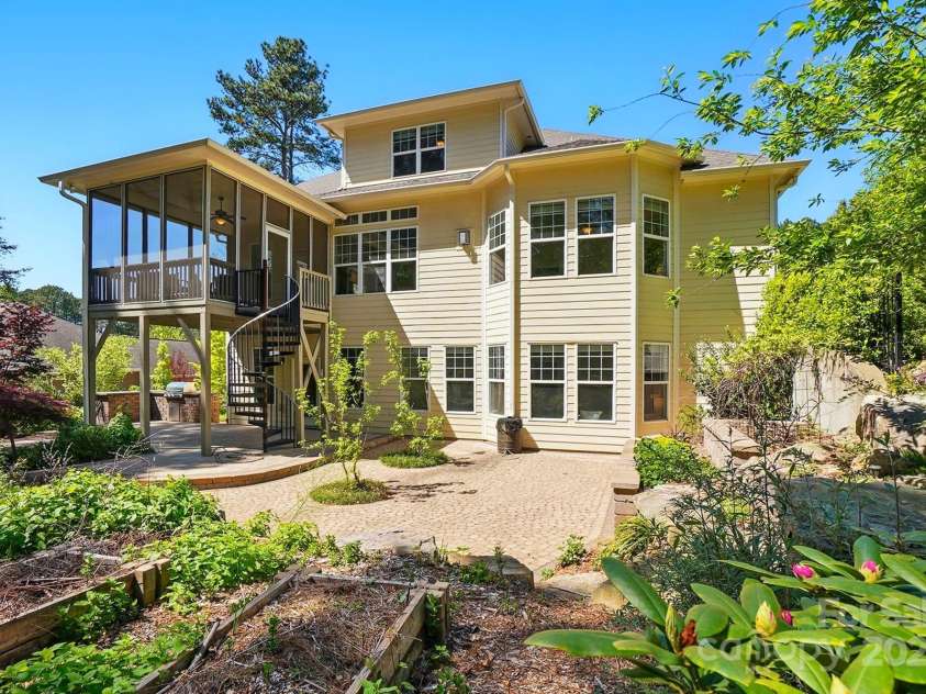 404 Brookridge Drive, Mount Holly, NC 28120.  MLS# CAR4245250, YatesRealty ID 13578. 