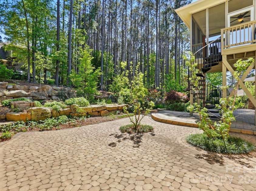 404 Brookridge Drive, Mount Holly, NC 28120.  MLS# CAR4245250, YatesRealty ID 13578. 