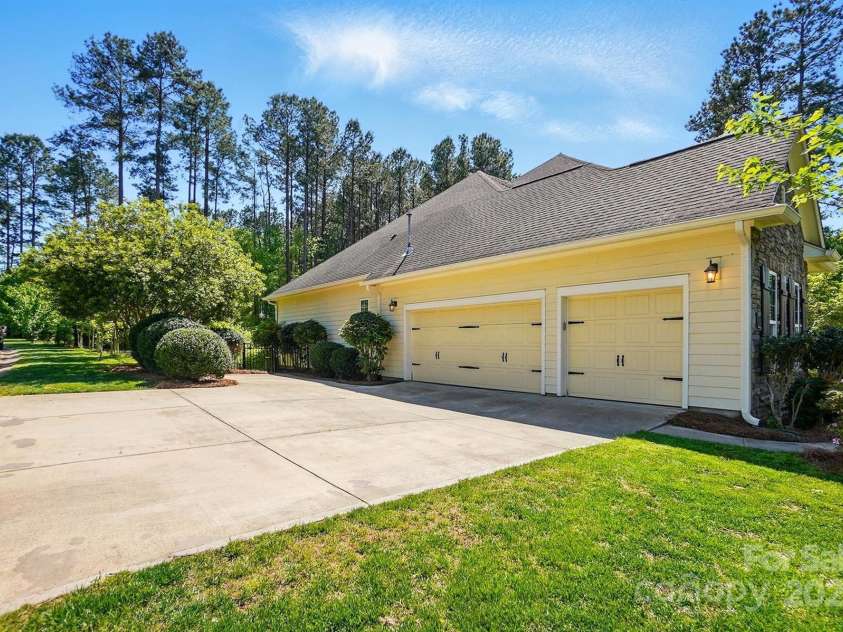404 Brookridge Drive, Mount Holly, NC 28120.  MLS# CAR4245250, YatesRealty ID 13578. 
