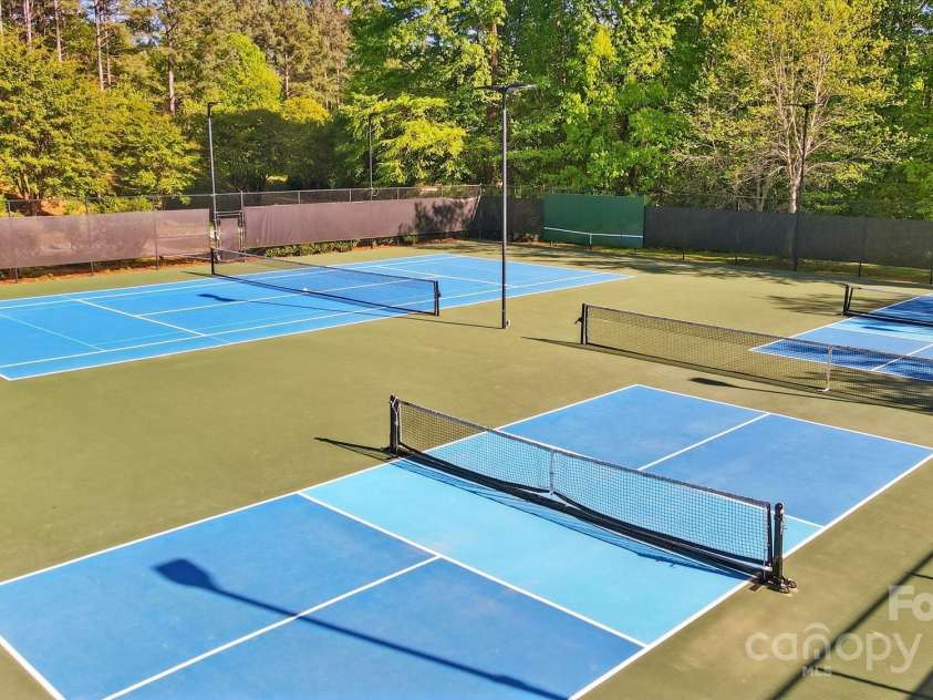 404 Brookridge Drive, Mount Holly, NC 28120.  MLS# CAR4245250, YatesRealty ID 13578. 