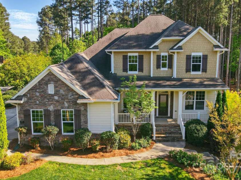 404 Brookridge Drive, Mount Holly, NC 28120.  MLS# CAR4245250, YatesRealty ID 13578. 