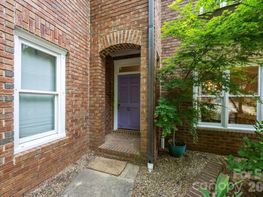 1709 Dilworth Road, Charlotte, NC 28203.  MLS# CAR4369058, YatesRealty ID 13579. Front entrance