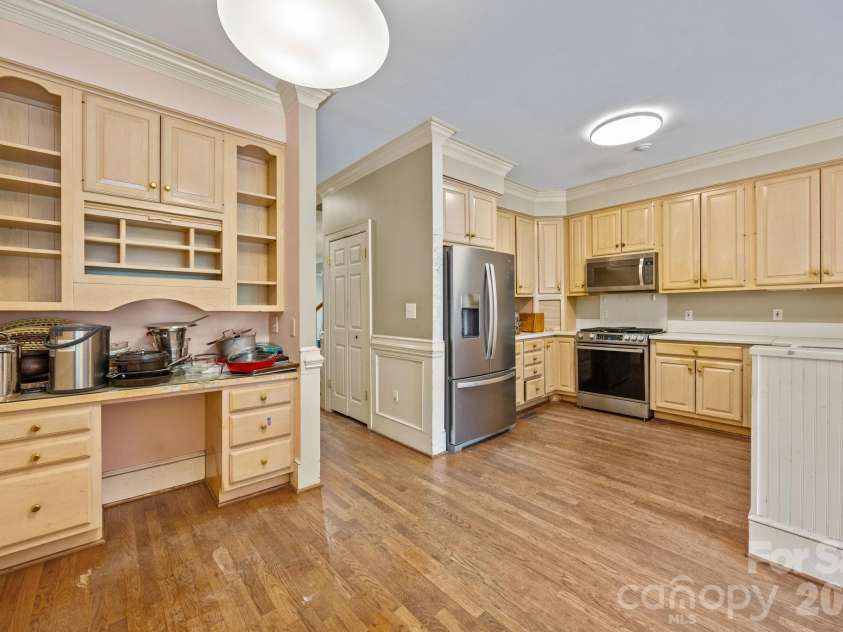 1709 Dilworth Road, Charlotte, NC 28203.  MLS# CAR4369058, YatesRealty ID 13579. Kitchen/breakfast