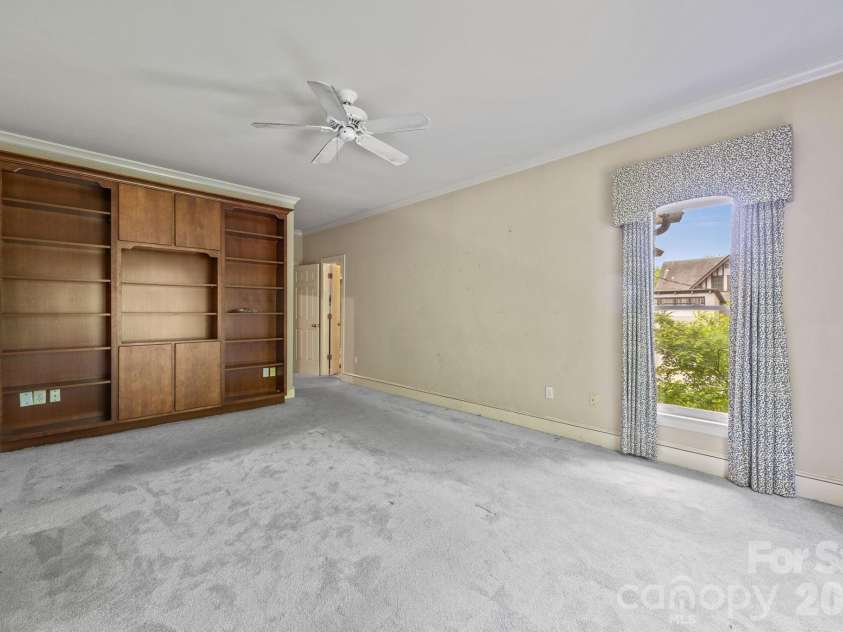 1709 Dilworth Road, Charlotte, NC 28203.  MLS# CAR4369058, YatesRealty ID 13579. Primary suite