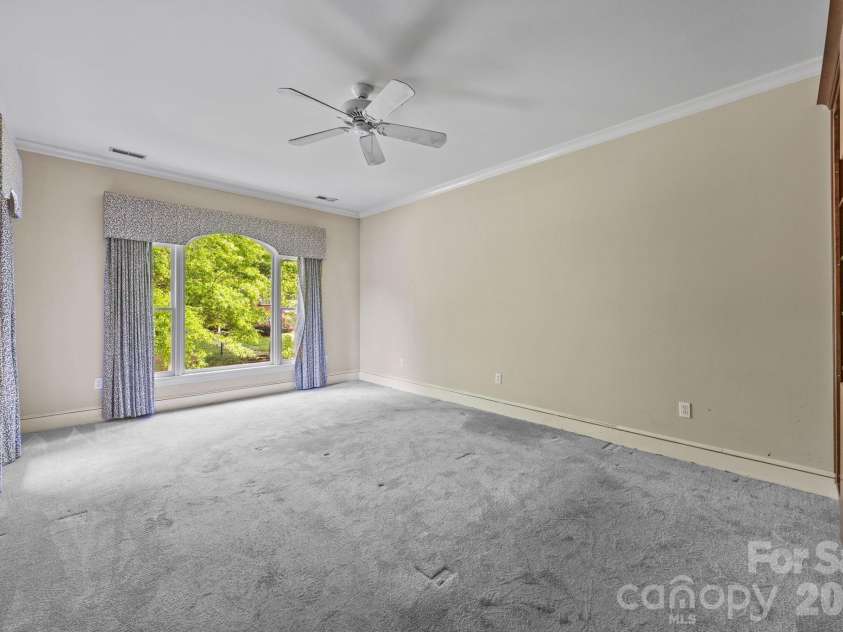 1709 Dilworth Road, Charlotte, NC 28203.  MLS# CAR4369058, YatesRealty ID 13579. Primary Suite