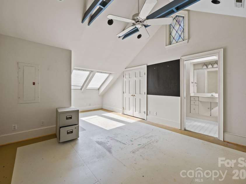 1709 Dilworth Road, Charlotte, NC 28203.  MLS# CAR4369058, YatesRealty ID 13579. Third floor 4th bedroom or flex space