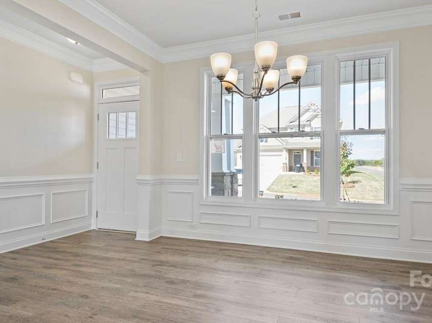 489 Fox Cove Road, Hendersonville, NC 28792.  MLS# CAR4129079, YatesRealty ID 13579. Photos are representative