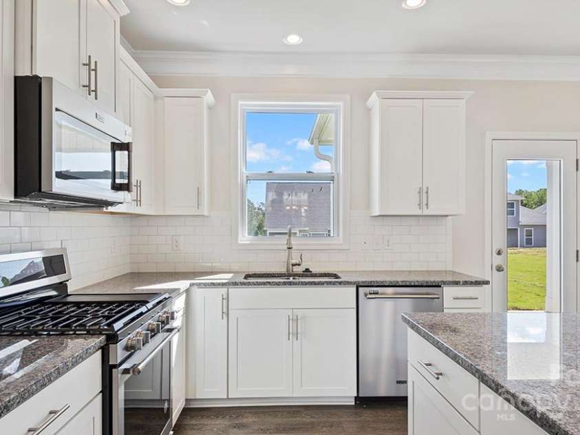 489 Fox Cove Road, Hendersonville, NC 28792.  MLS# CAR4129079, YatesRealty ID 13579. Photos are representative