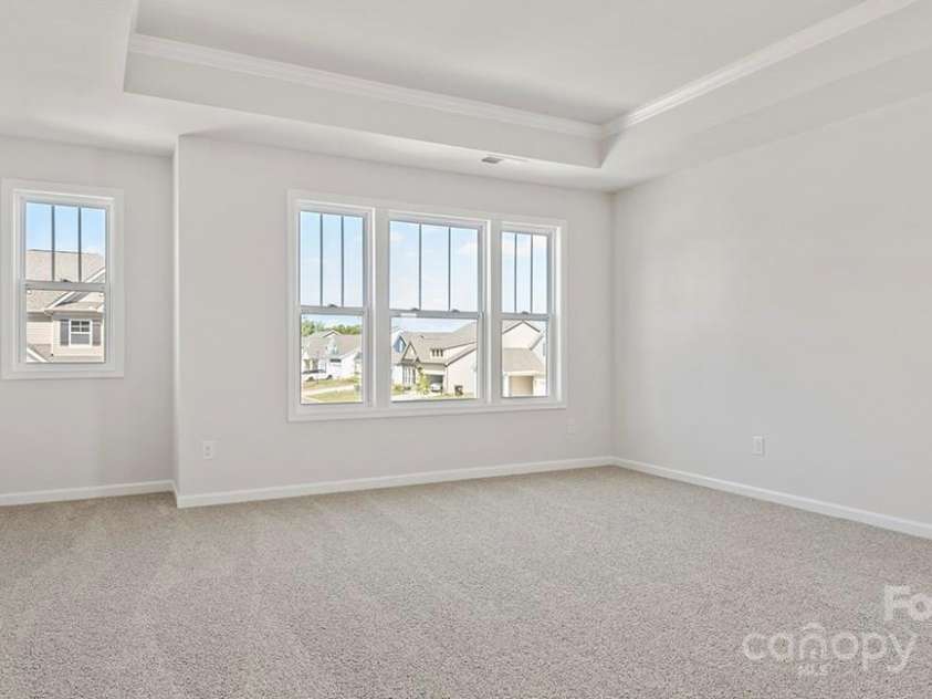 489 Fox Cove Road, Hendersonville, NC 28792.  MLS# CAR4129079, YatesRealty ID 13579. Photos are representative