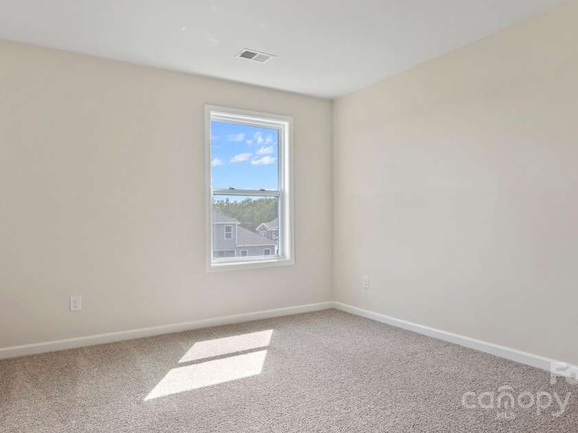 489 Fox Cove Road, Hendersonville, NC 28792.  MLS# CAR4129079, YatesRealty ID 13579. Photos are representative